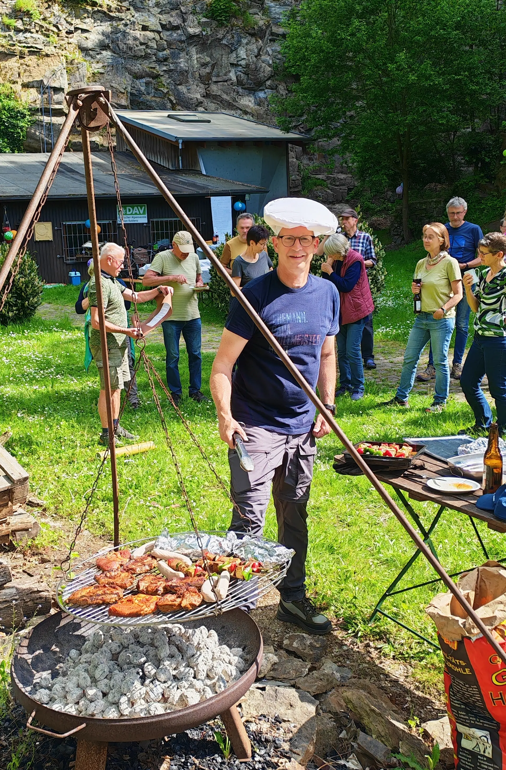 Grillmeister bei der Arbeit | © DAV Koblenz