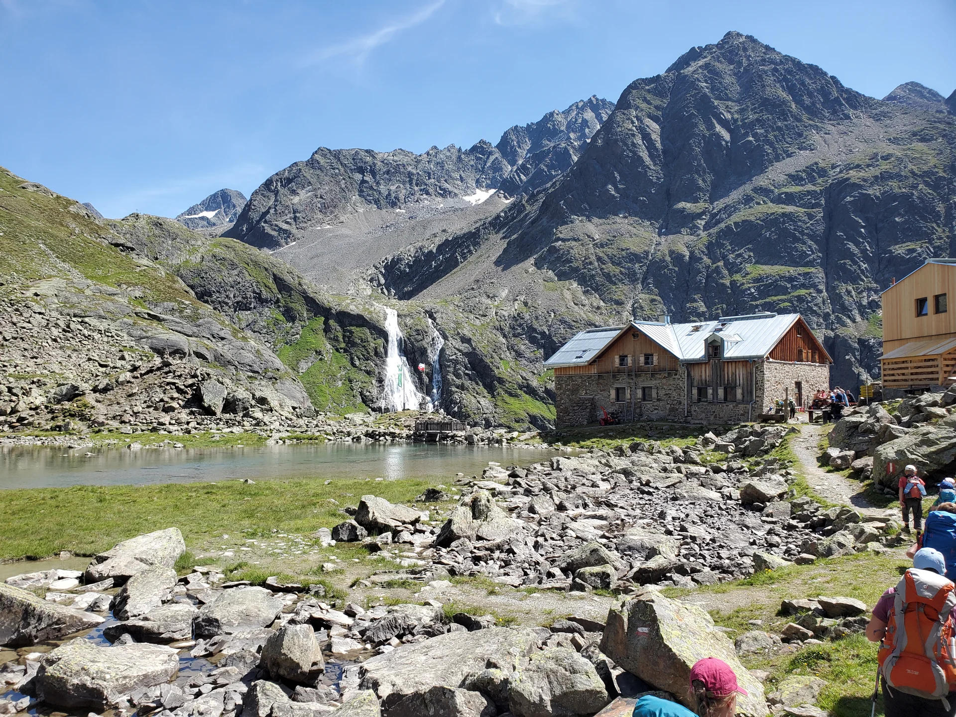 Eine Berghütte in beeindruckender Natur | © Uwe Henning