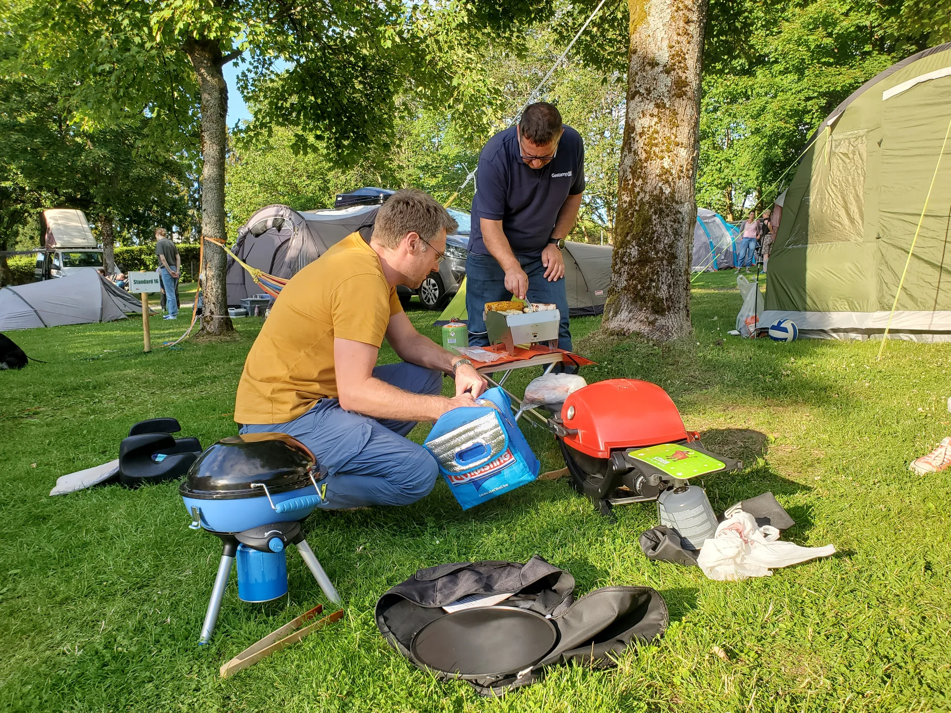 Vorbereitung zum Grillen | © Uwe Henning
