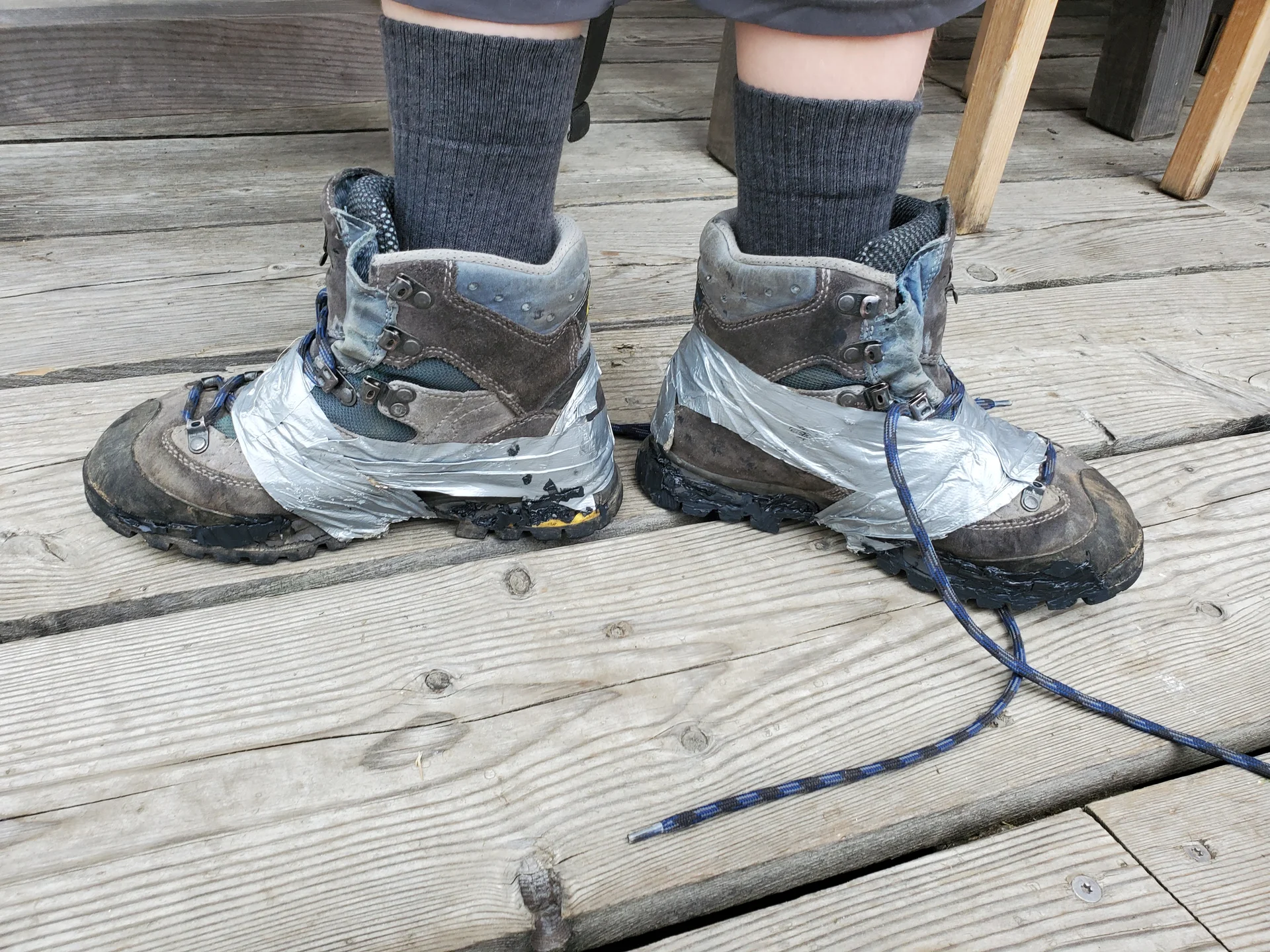 Jacobs Schuhe notdürftig repariert | © Uwe Henning