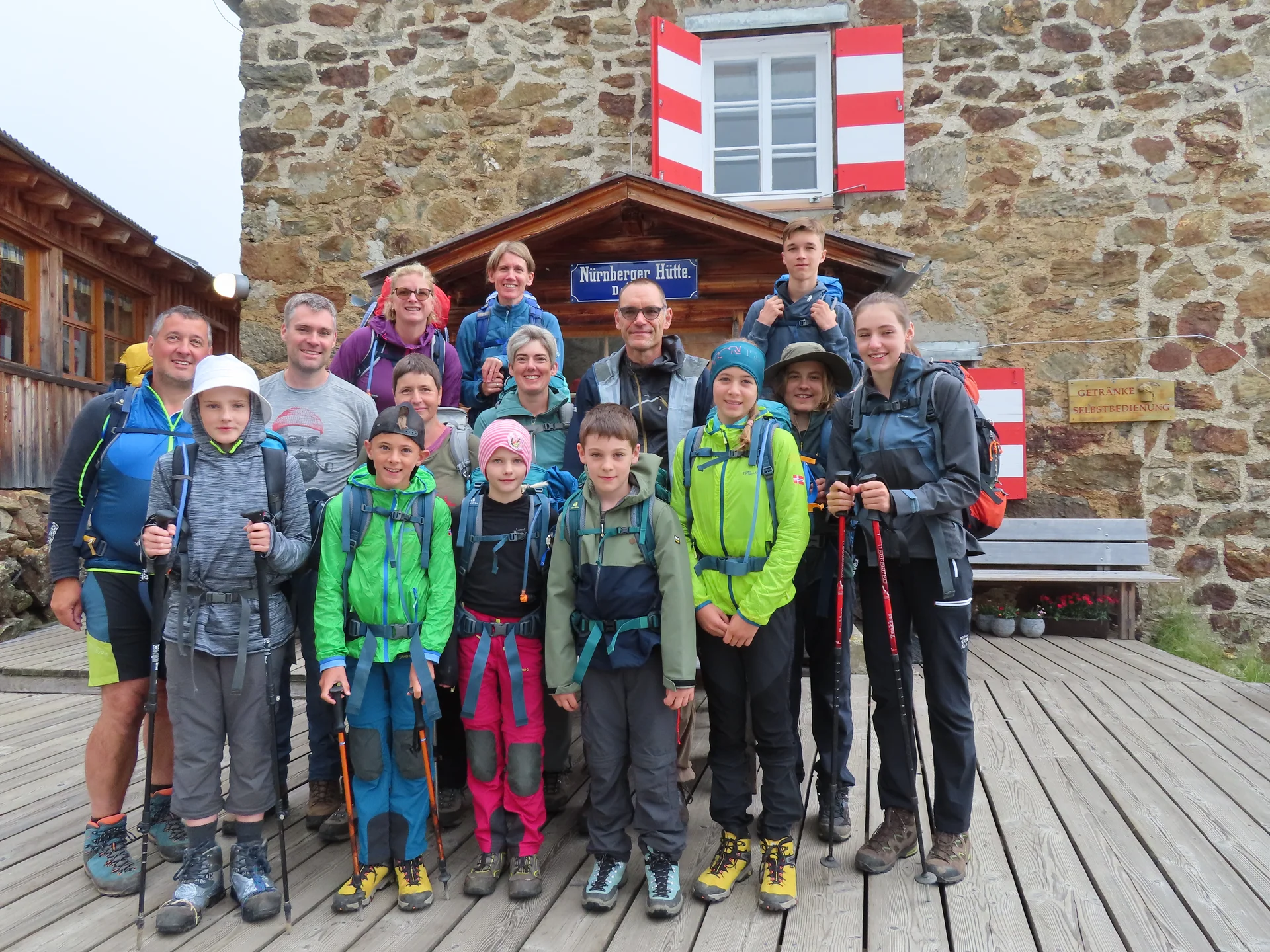 Gruppenbild vor der Nürnberger Hütte | © Jörg Dauer