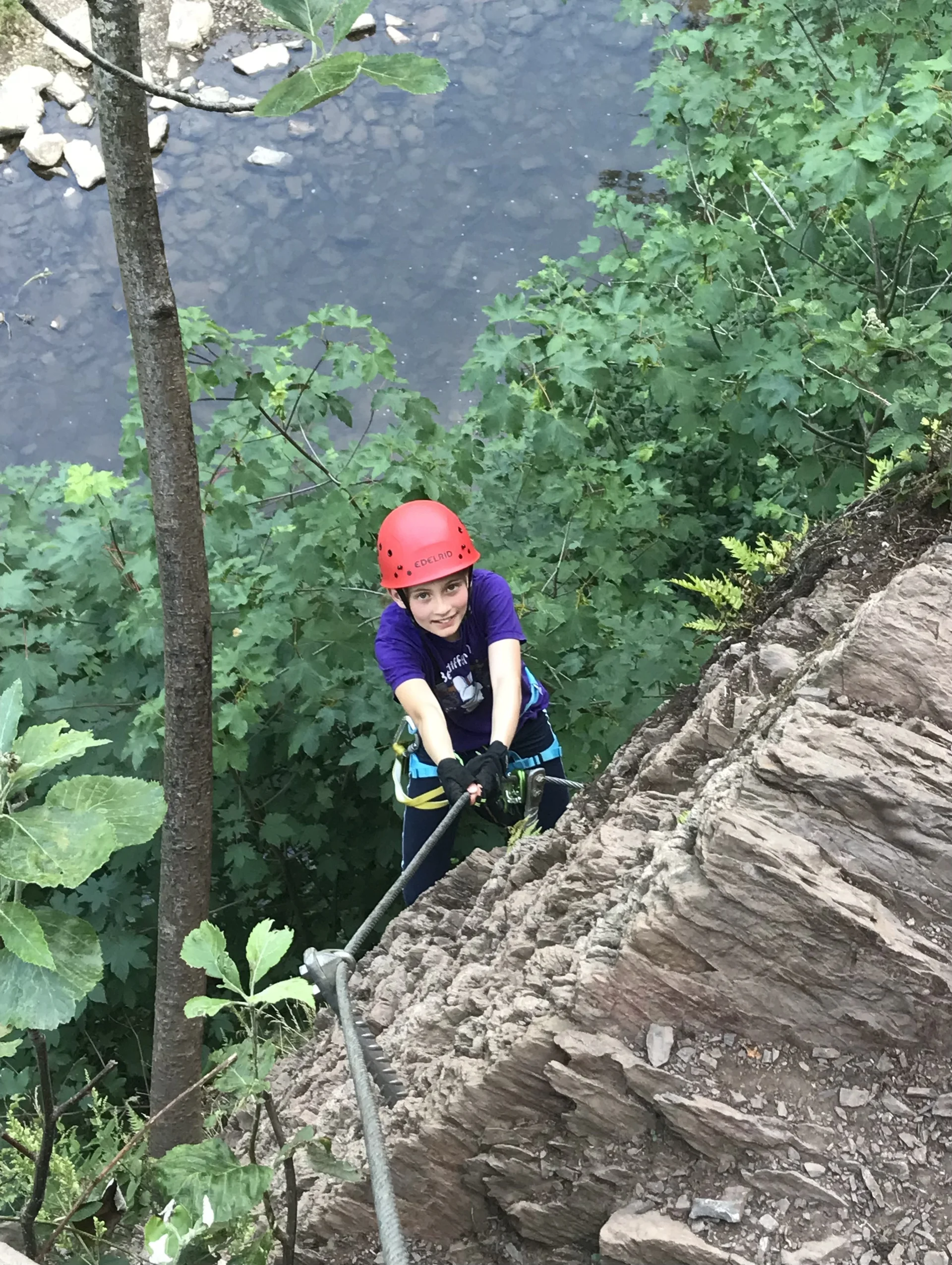 Linnea im Klettersteig | © DAV Familiengruppe