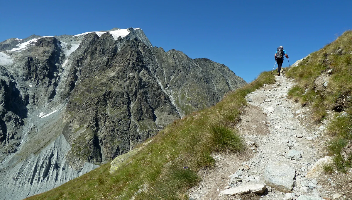 Die Pigne d´Arolla (3790m) im Aufstieg zur Cabane Bertol ( 3311m) | © DAV Koblenz | Hulley