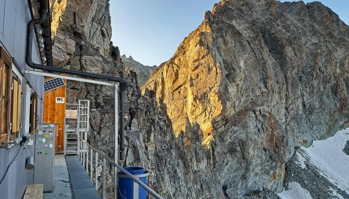 Hier auf der Cabane Bertol ist alles ausgesetzt, selbst das WC :-) | © DAV Koblenz | Hulley