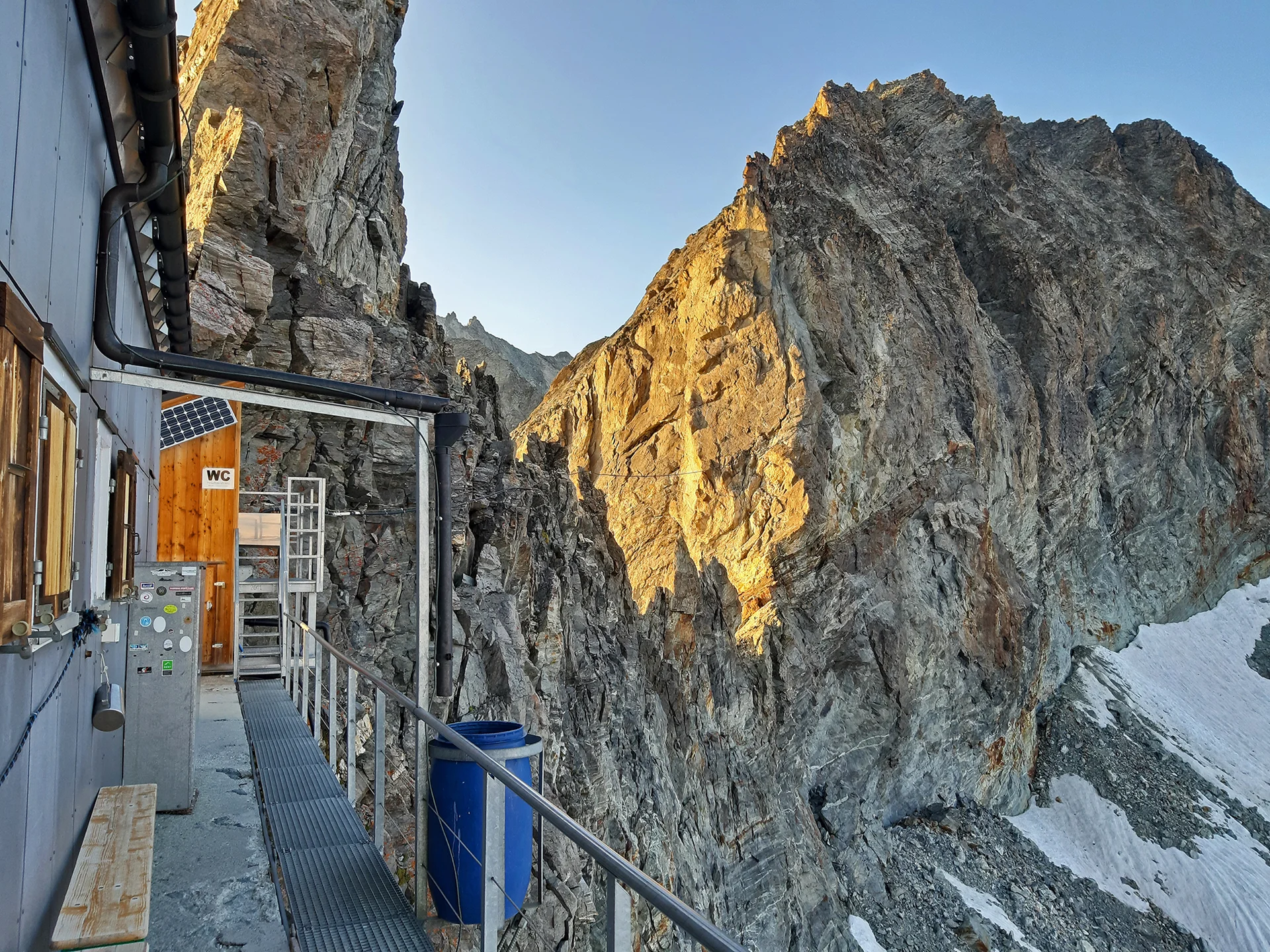 Hier auf der Cabane Bertol ist alles ausgesetzt, selbst das WC :-) | © DAV Koblenz | Hulley