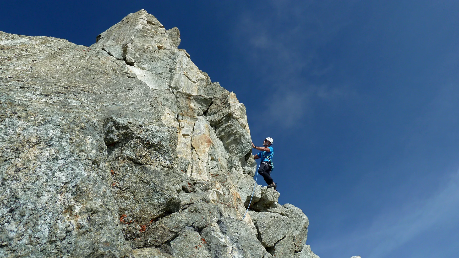 Kurz unterhalb des Gipfels der Aiguille de la Tsa (3668m) | © DAV Koblenz | Hulley