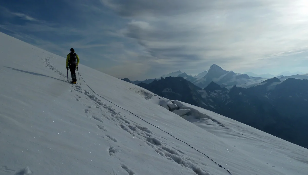 Aufstieg im oberen Teil der SO-Flanke der Pigne d´Arolla (3790m)  | © DAV Koblenz | Hulley