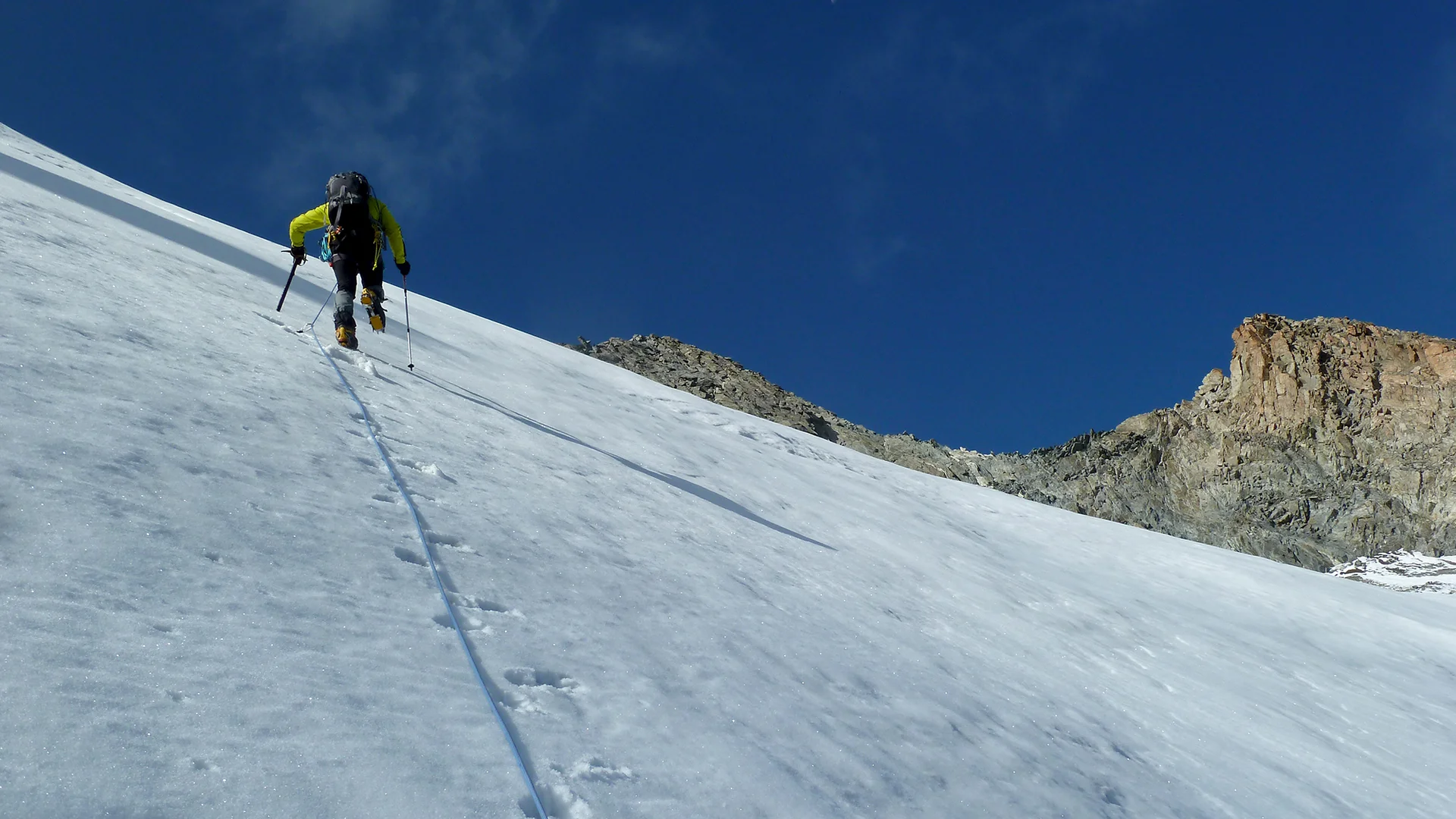 Schöne Eisflanke mit Trittfirn, zum Beginn des NO-Grats der l`Eveque (3716m) | © DAV Koblenz | Hulley