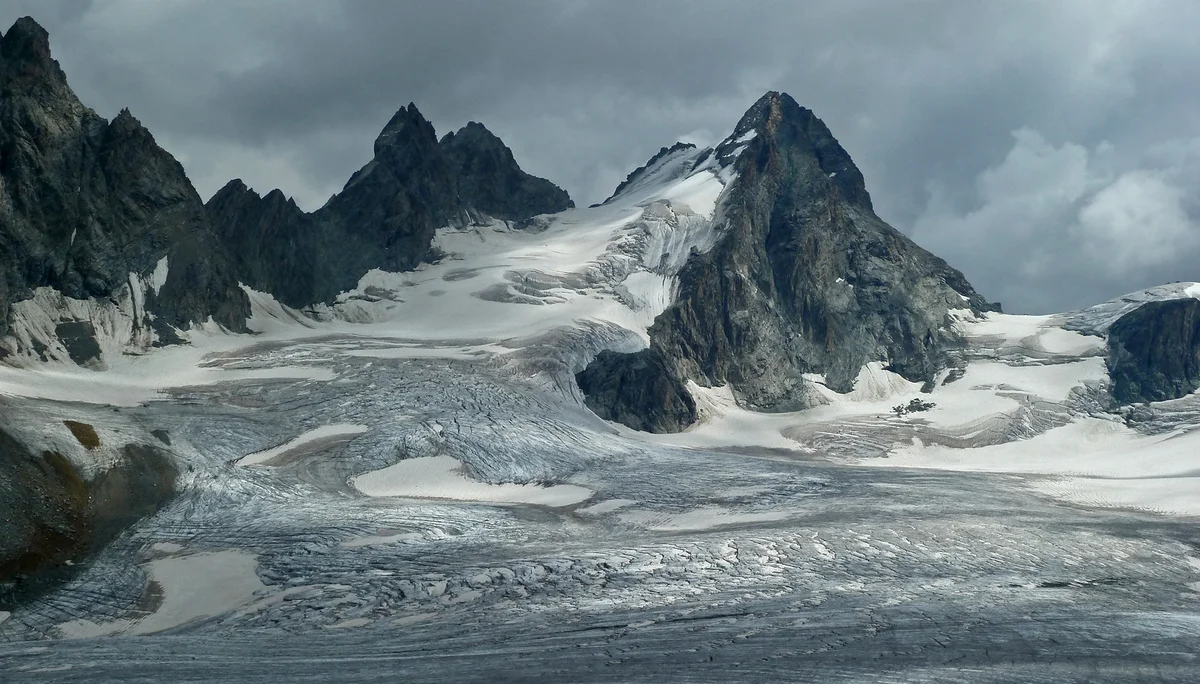 Weites Gletscherbecken mit l`Eveque (3716m) auf dem Rückweg zur Cabane Vignettes (3153m) | © DAV Koblenz | Hulley