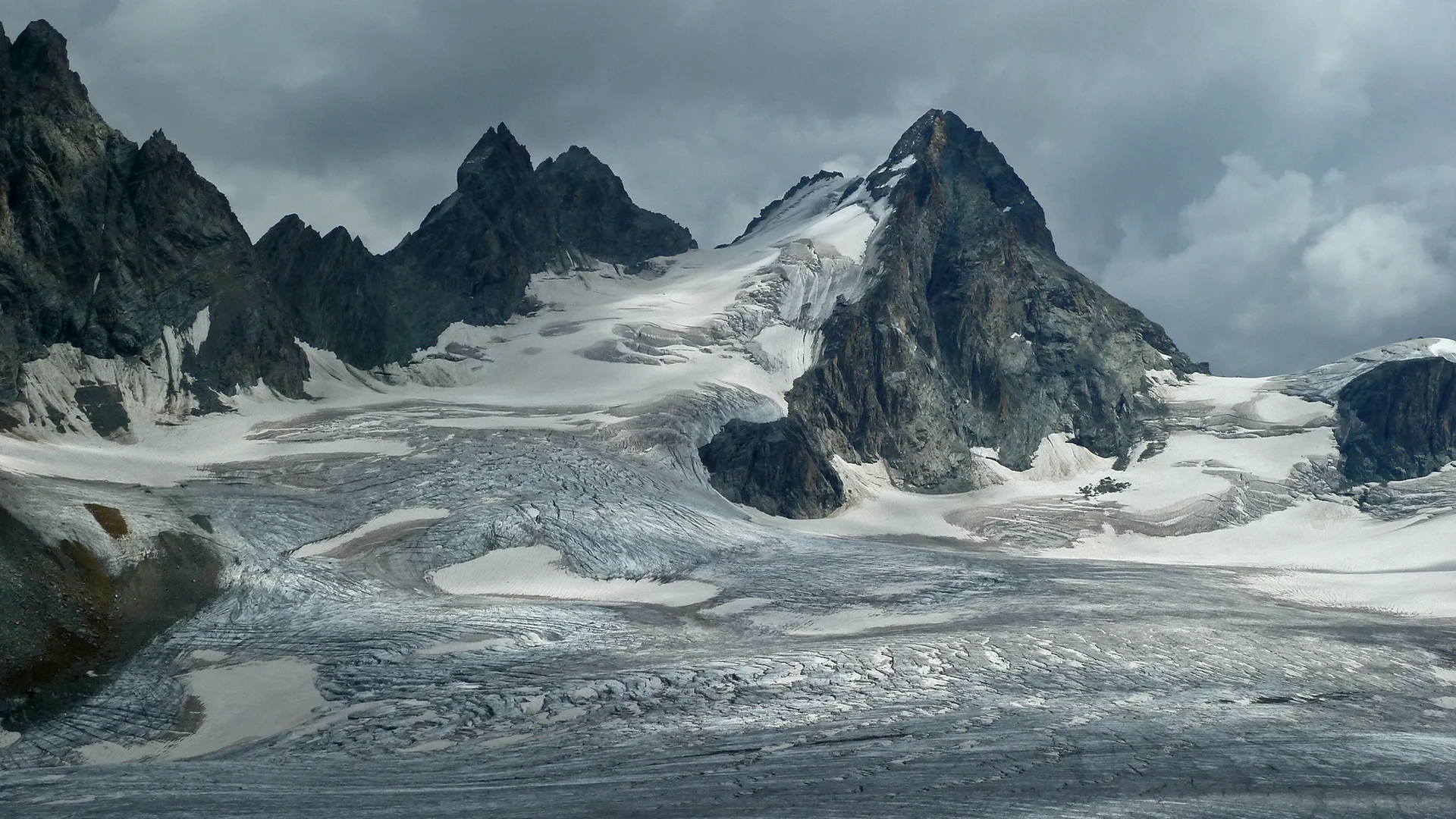 Weites Gletscherbecken mit l`Eveque (3716m) auf dem Rückweg zur Cabane Vignettes (3153m) | © DAV Koblenz | Hulley