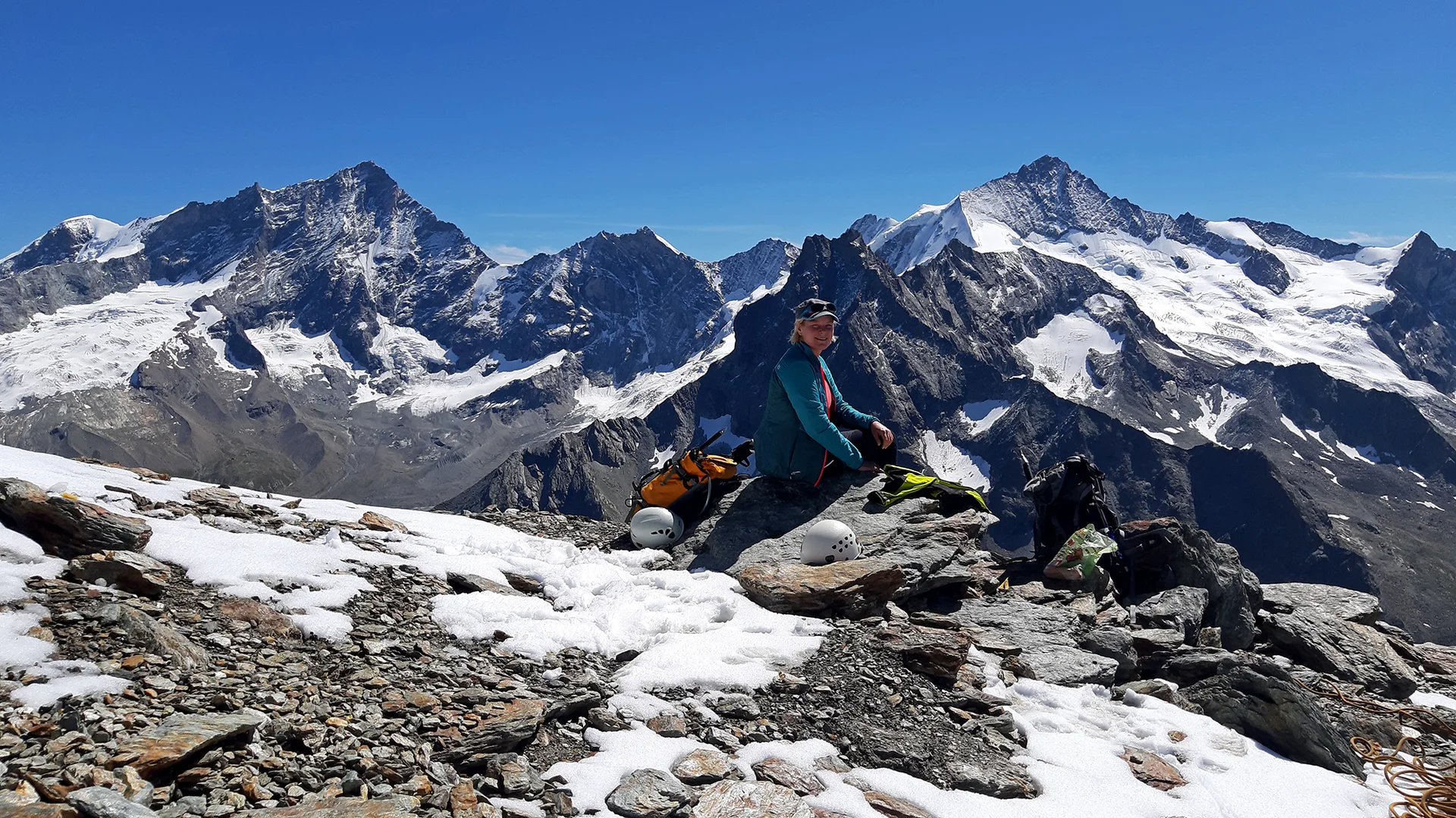 Auf dem Gipfel der Pigne de la Le (3389m) - v.l.n.r.: Bishorn (4151m), Weisshorn (4506m), Zinalrothorn (4221m) | © DAV Koblenz | Hulley