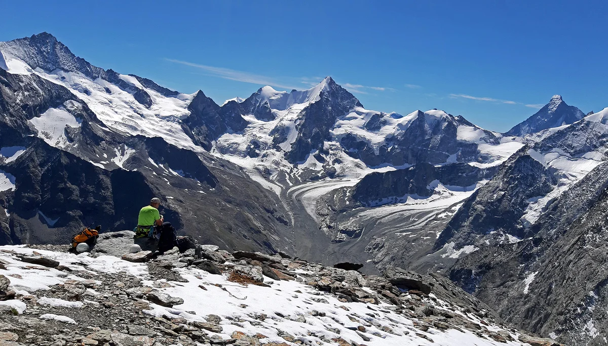 Auf dem Gipfel der Pigne de la Le (3389m) - v.l.n.r.: Zinalrothorn (4221m), Obergabelhorn (4063m), Matterhorn (4478m) | © DAV Koblenz | Hulley