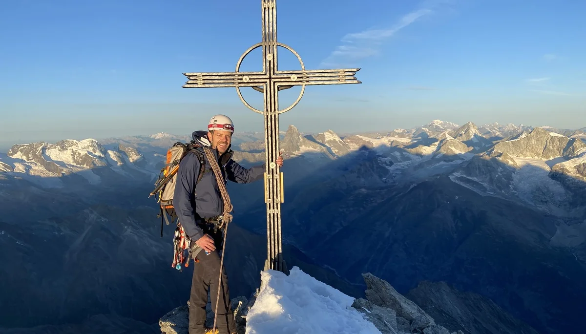 Alex mit Matterhorn und Mont Blanc im Hintergrund | © DAV Koblenz