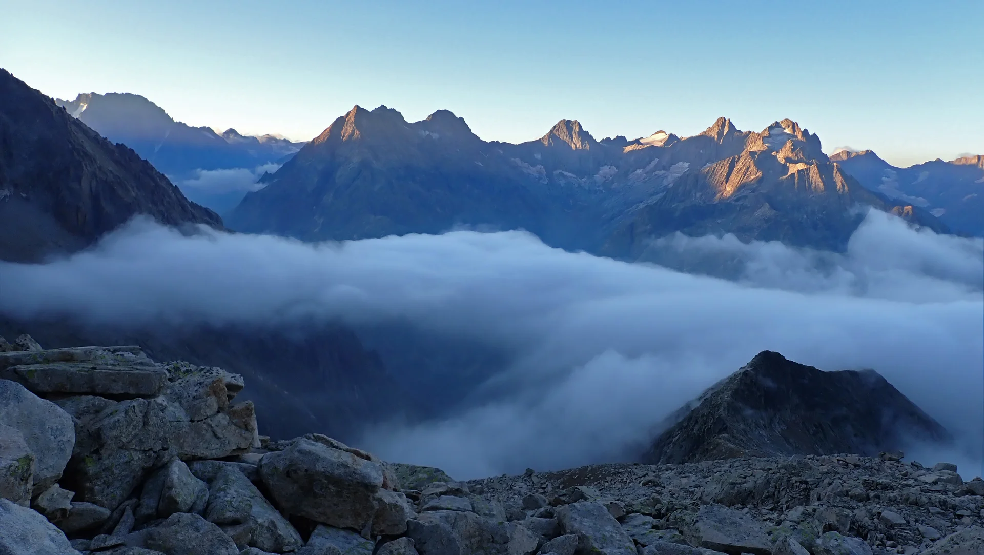 Morgenstimmung vor dem Refuge Soreiller (2.719m) | © DAV Koblenz | Hulley