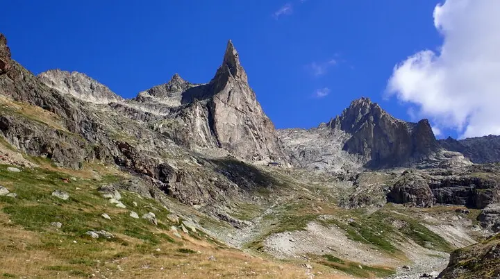 Aiguille Dibona (3.130m), links davon der langezogene Grat der Aiguille Soreillier Orientale (3.380m) | © DAV Koblenz | Hulley