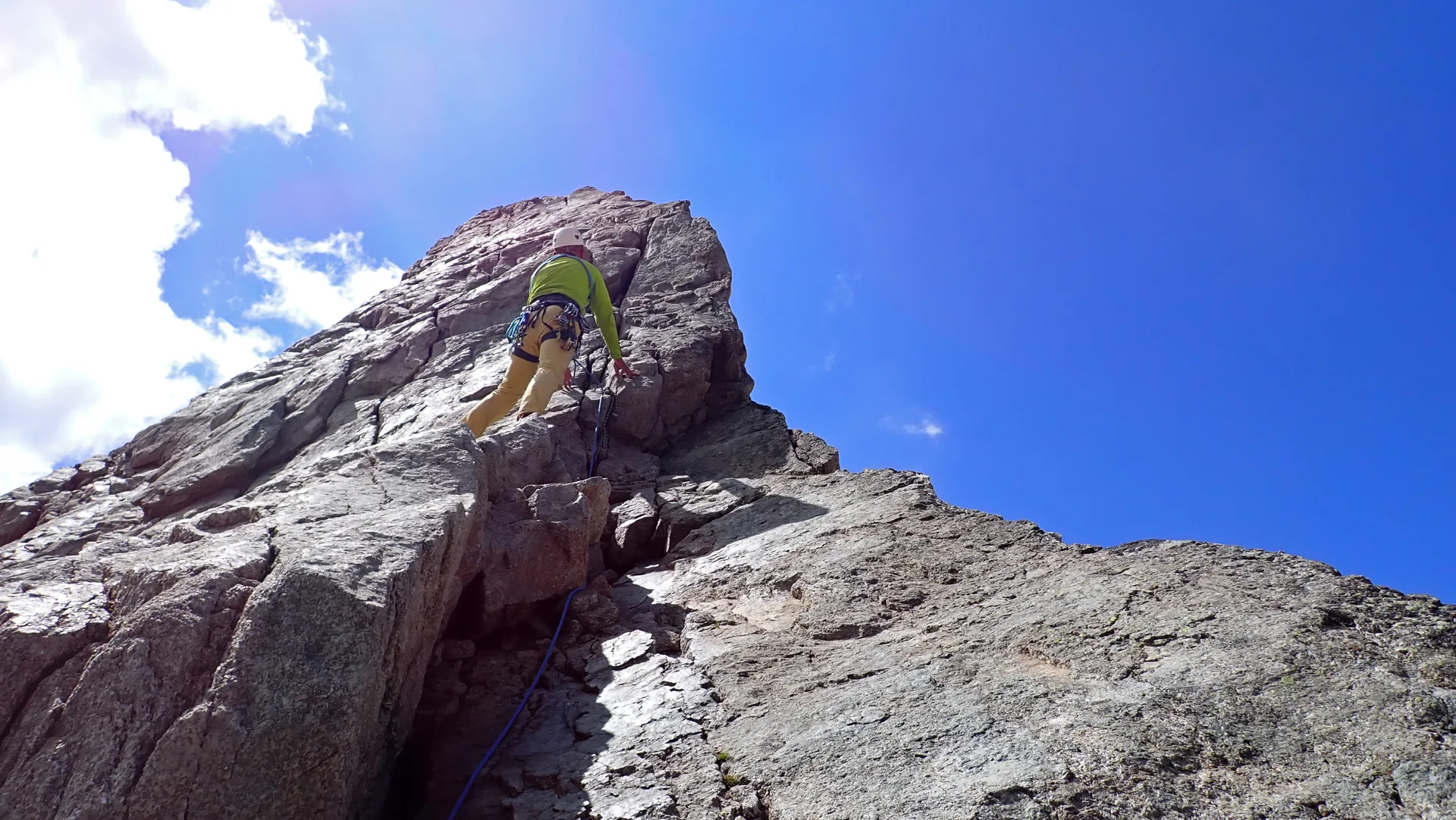 An der scharfen Gratschneide, wenige Meter unterhalb des Gipfels der Aiguille Dibona (3.130m) | © DAV Koblenz | Hulley