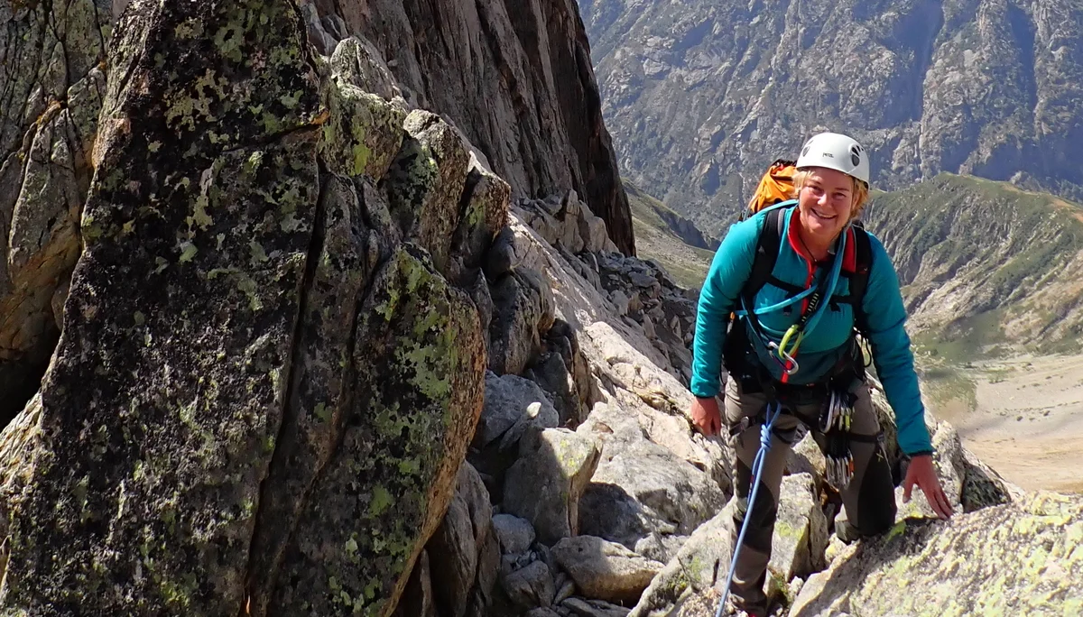 In der Breche de Clochetons, im Hintergrund der Gipfel der Aiguille Dibona (3.130m) | © DAV Koblenz | Hulley