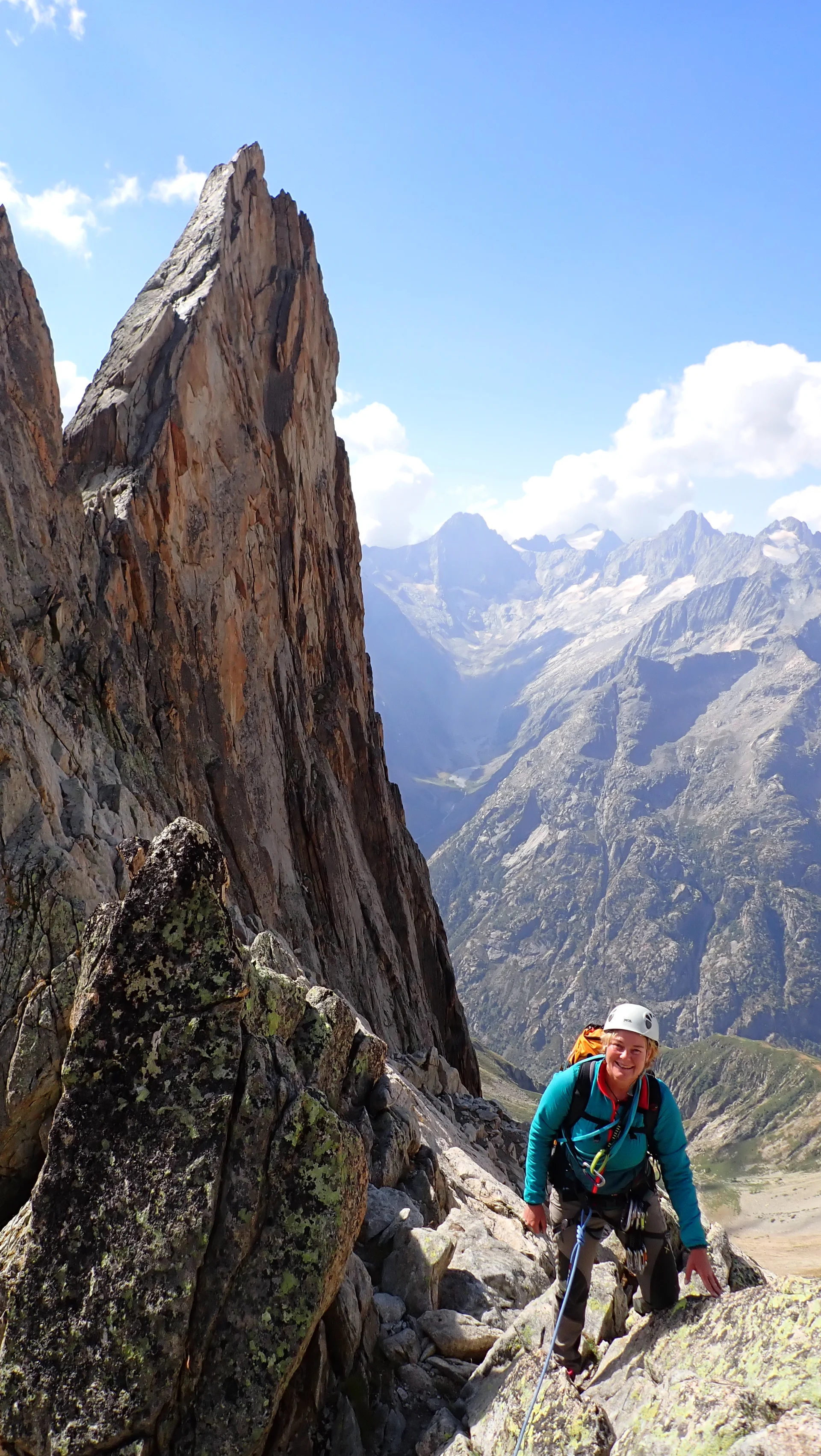 In der Breche de Clochetons, im Hintergrund der Gipfel der Aiguille Dibona (3.130m) | © DAV Koblenz | Hulley
