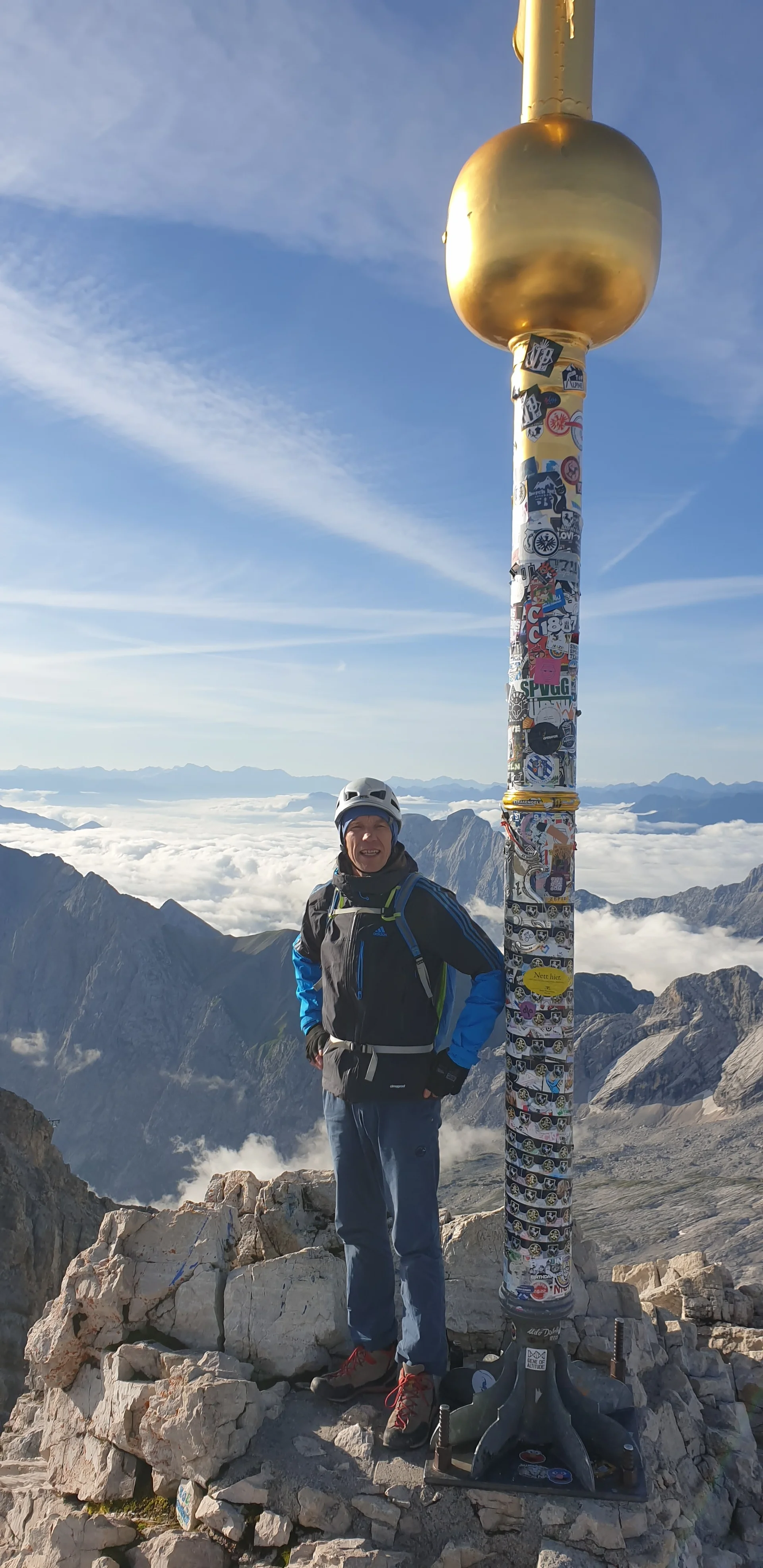 Holger am Gipfelkreuz der Zugspitze | © Holger Koch