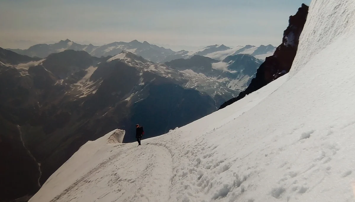 Abstieg vom Ortler über steile Firnflanken | © DAV Koblenz