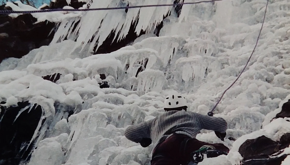 Barbara beim Eisklettern an der Bacher Ley, Westerwald (2005) | © DAV Koblenz