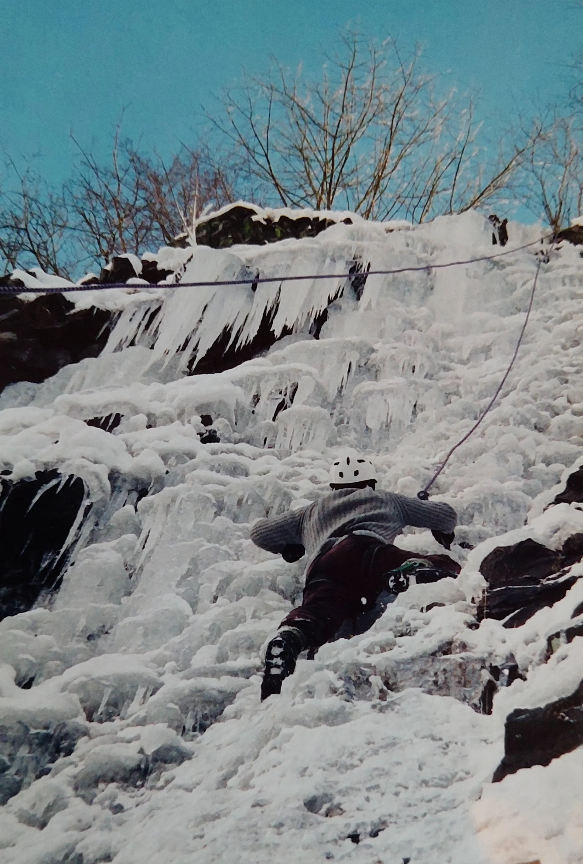 Barbara beim Eisklettern an der Bacher Ley, Westerwald (2005) | © DAV Koblenz