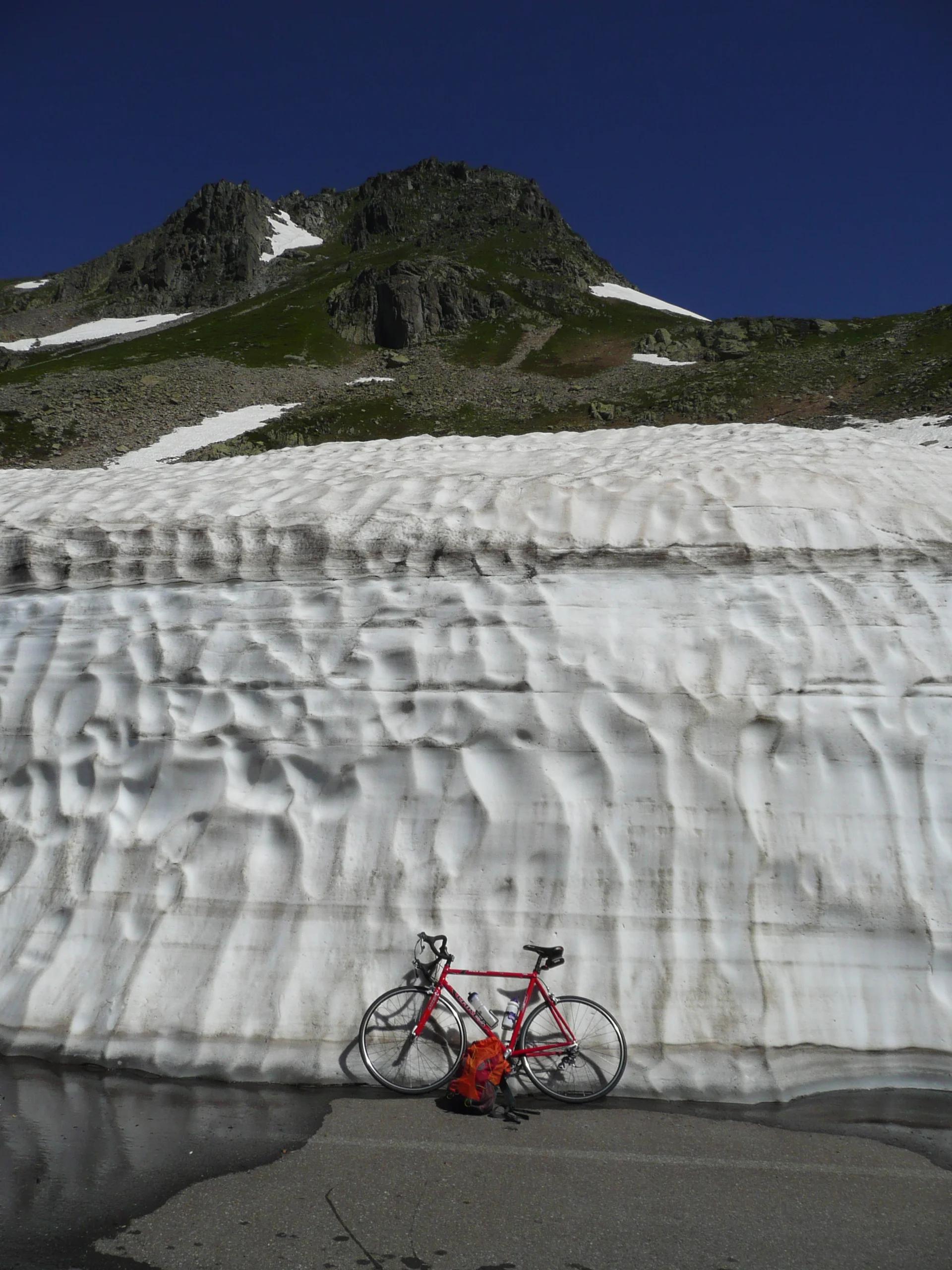 Altschnee am Sustenpass | © DAV Koblenz