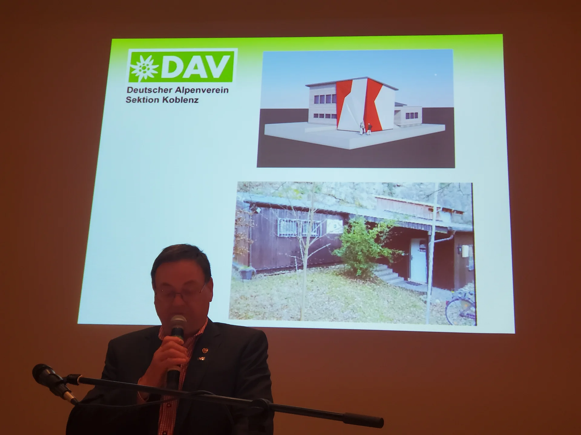 Norbert Dötsch wirbt für die energetische Sanierung der Koblenzer Hütte | © Uwe Henning