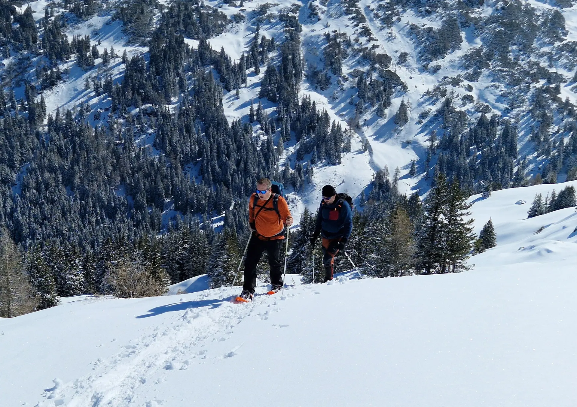 Schneeschuhbergsteigen im alpinen Gelände | © Uwe Henning
