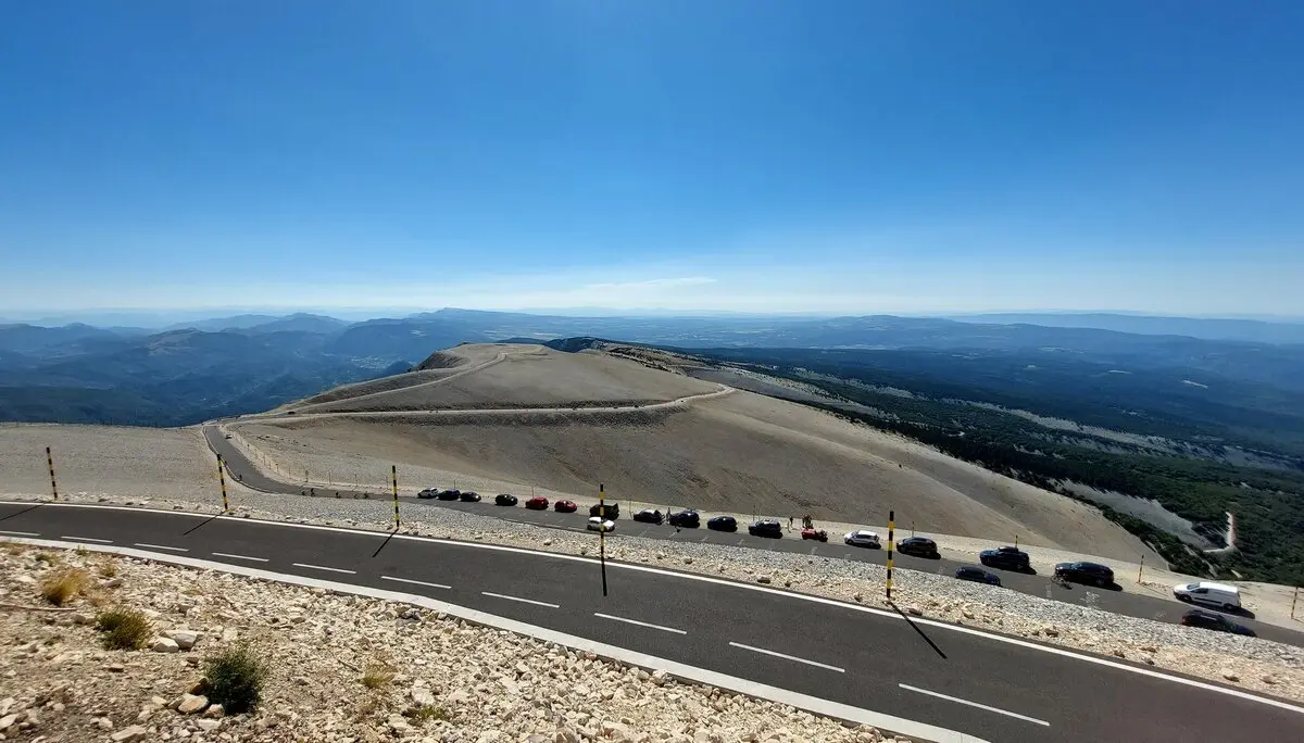 Unendliche Weiten - Gipfelblick vom Ventoux nach Osten | © Peter May