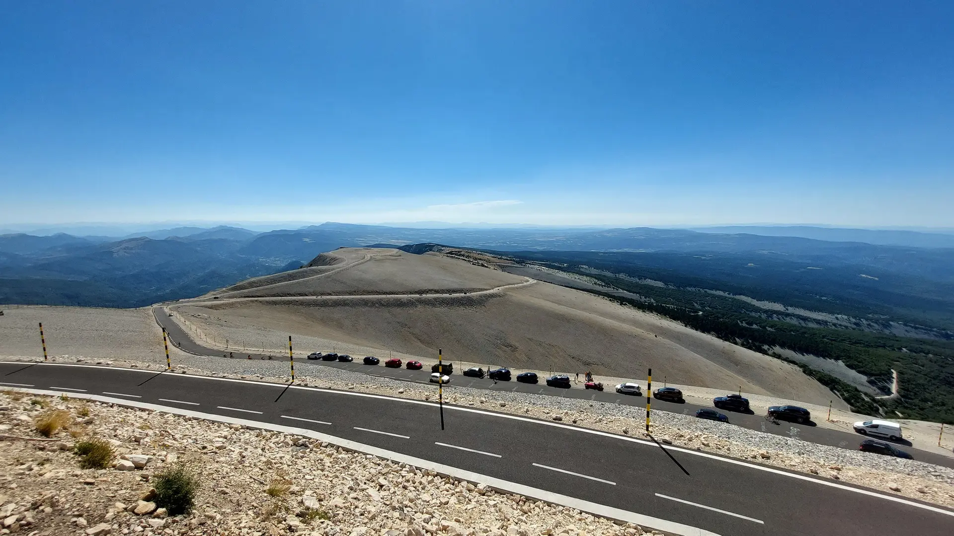Unendliche Weiten - Gipfelblick vom Ventoux nach Osten | © Peter May