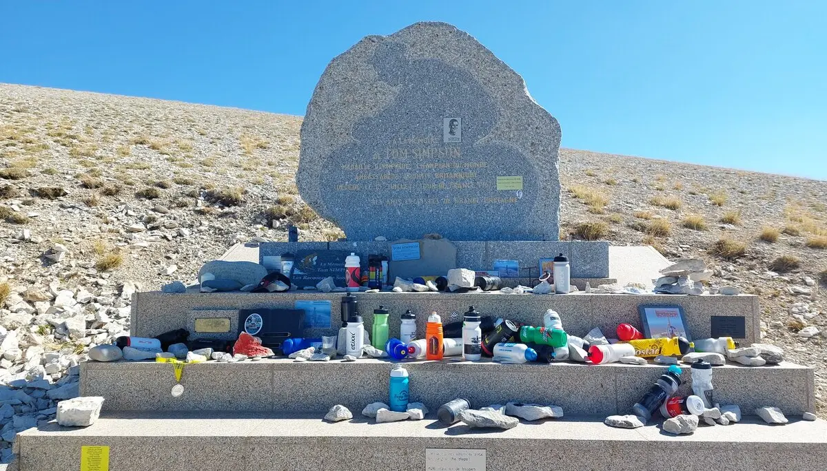 Gedenkstein für Tom Simpson | © Peter May