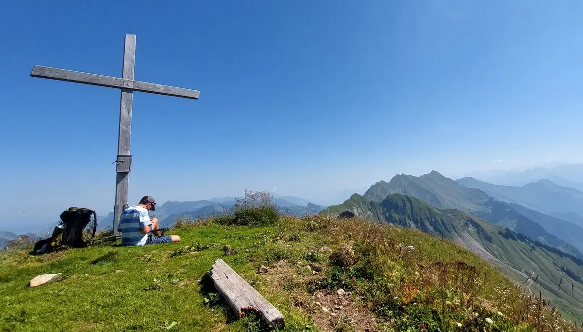 Blick vom Tannhorngipfel auf Briefehörnli und Rothorn | © Peter May