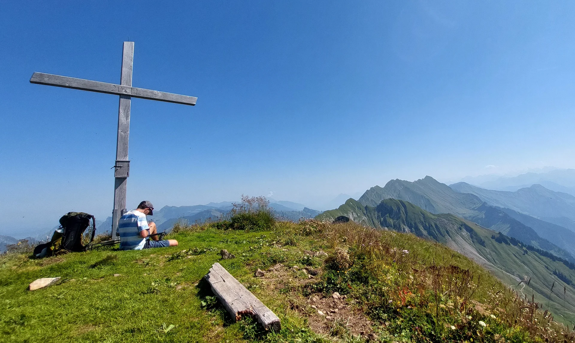 Blick vom Tannhorngipfel auf Briefehörnli und Rothorn | © Peter May