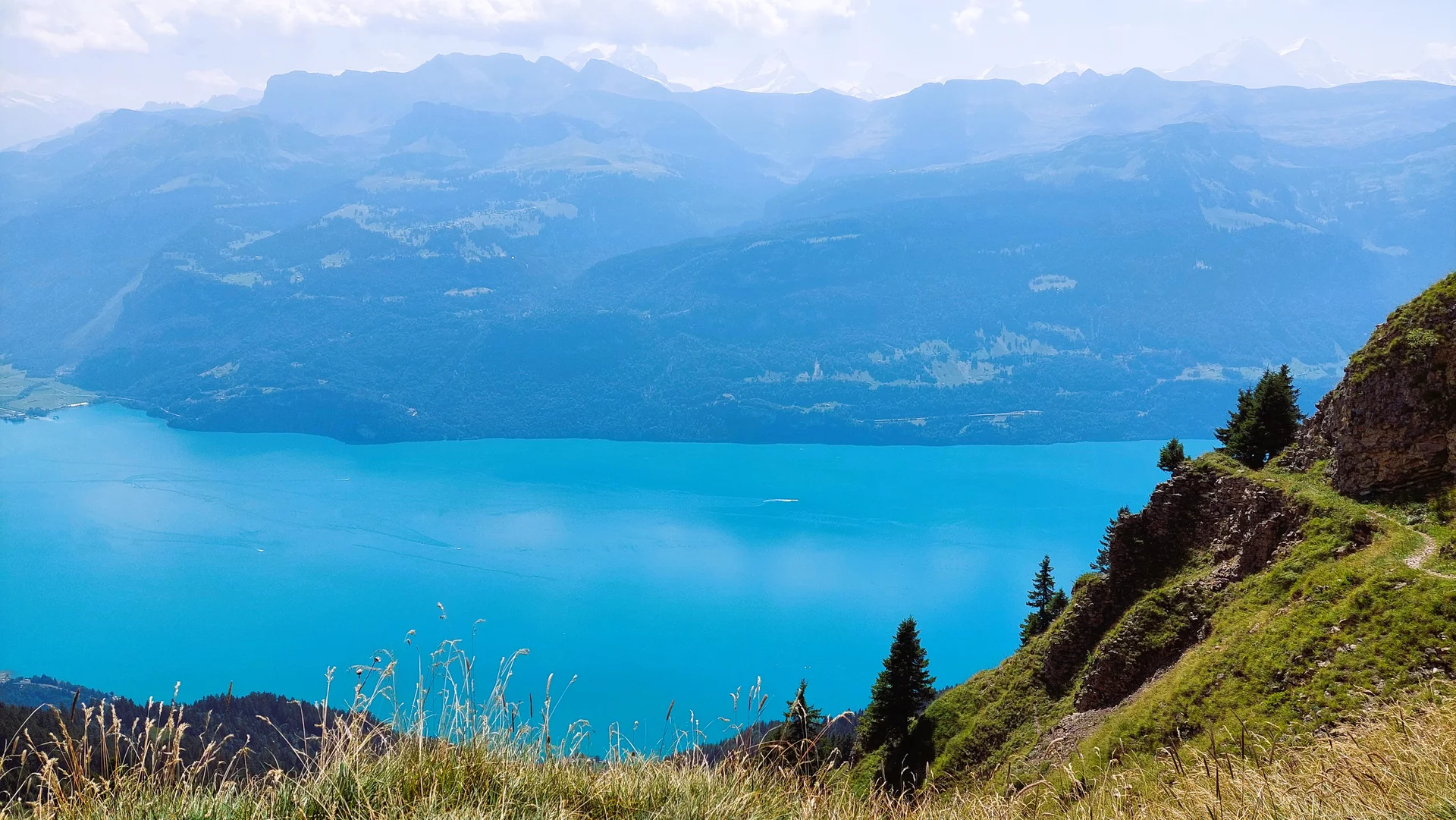 Blick aus der Allgäulücke auf Brienzersee und Berner Alpen | © Peter May