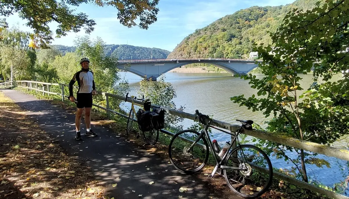 Pause am Moselufer bei Treis-Karden | © Peter May