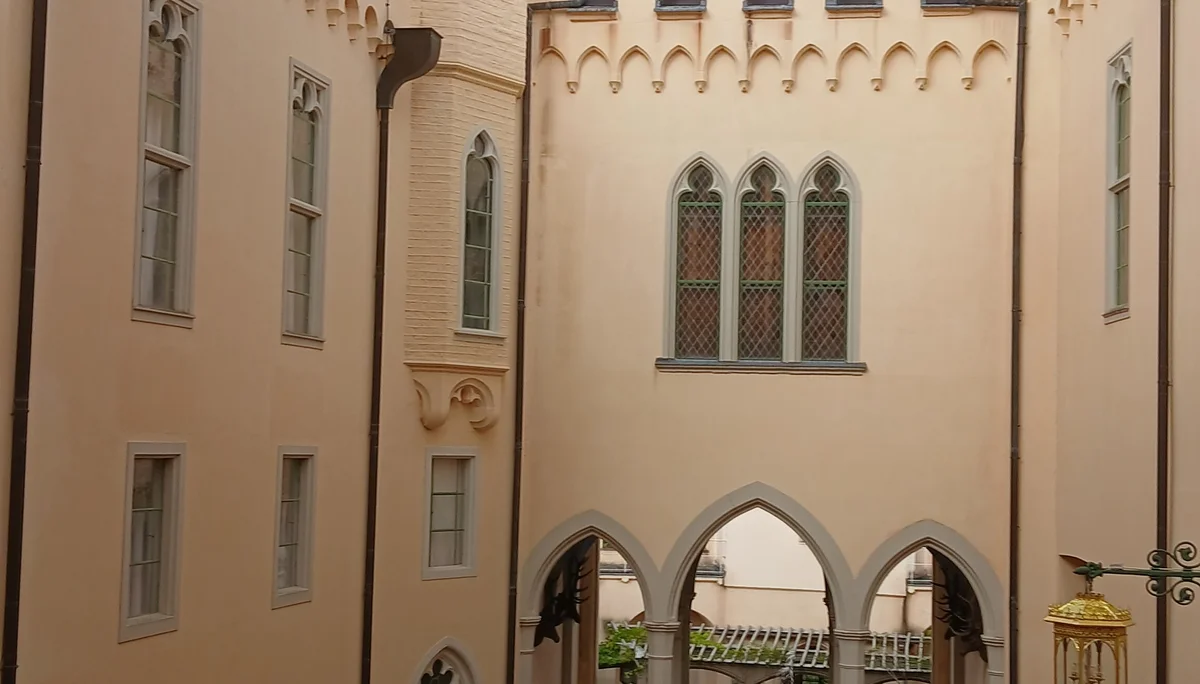 Blick in den Innenhof (mit Schloßherr ;-) | © DAV Koblenz