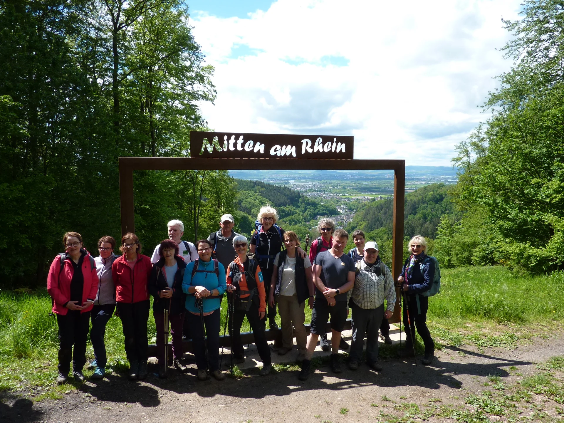 Gruppe mit Weitblick ins Rheintal | © DAV Koblenz