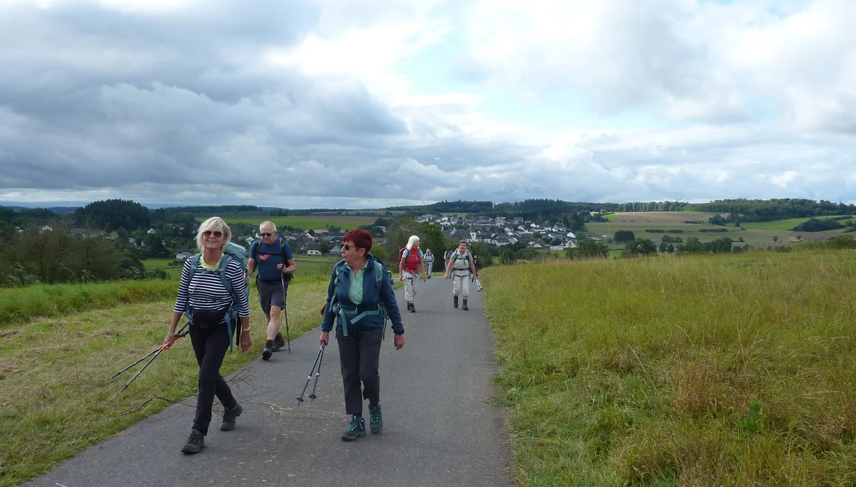 Wanderstart mit Strohn im Hintergrund | © DAV Koblenz