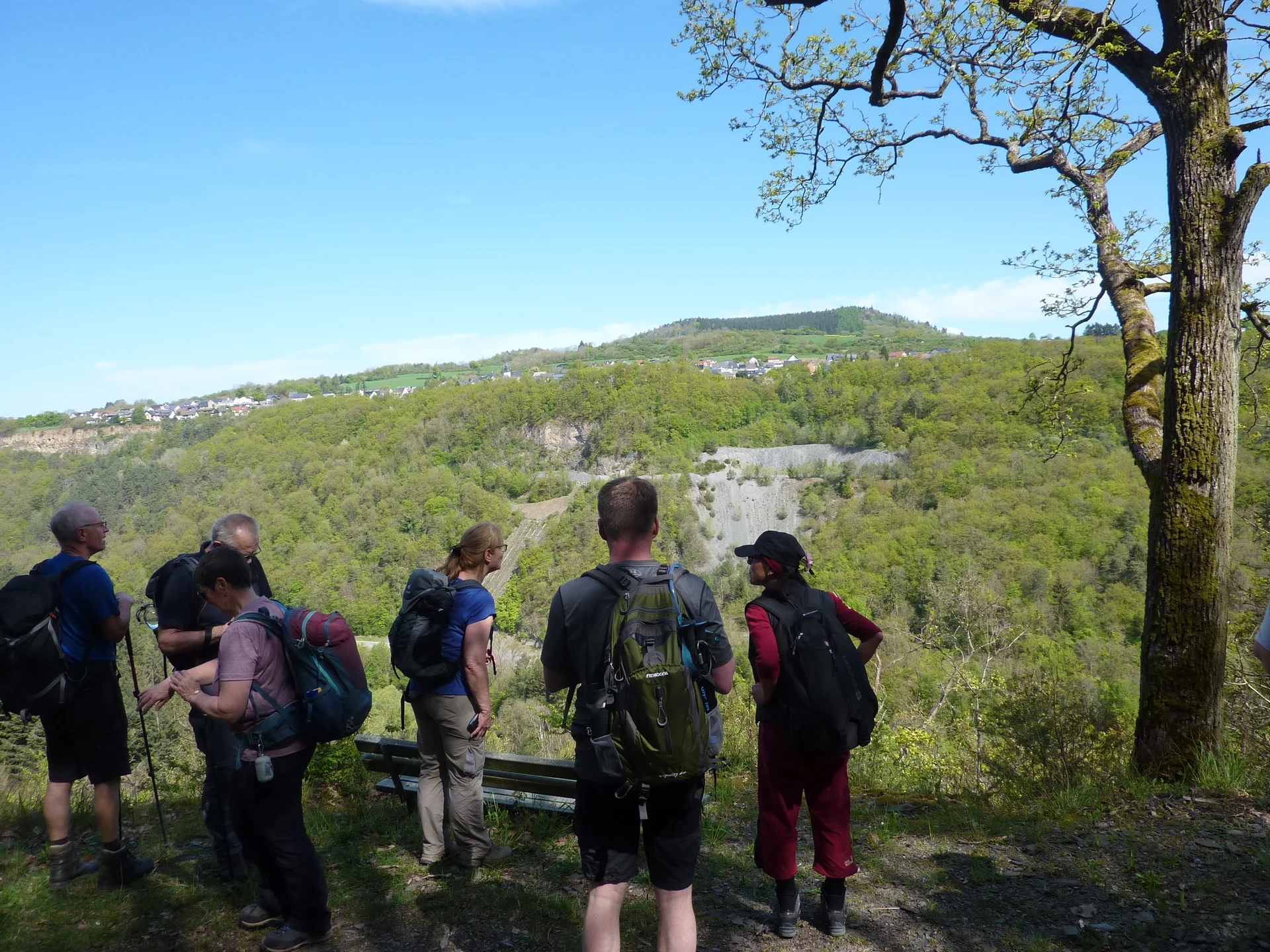 Sicht auf Ettringen und Geröllfelder | © DAV Koblenz