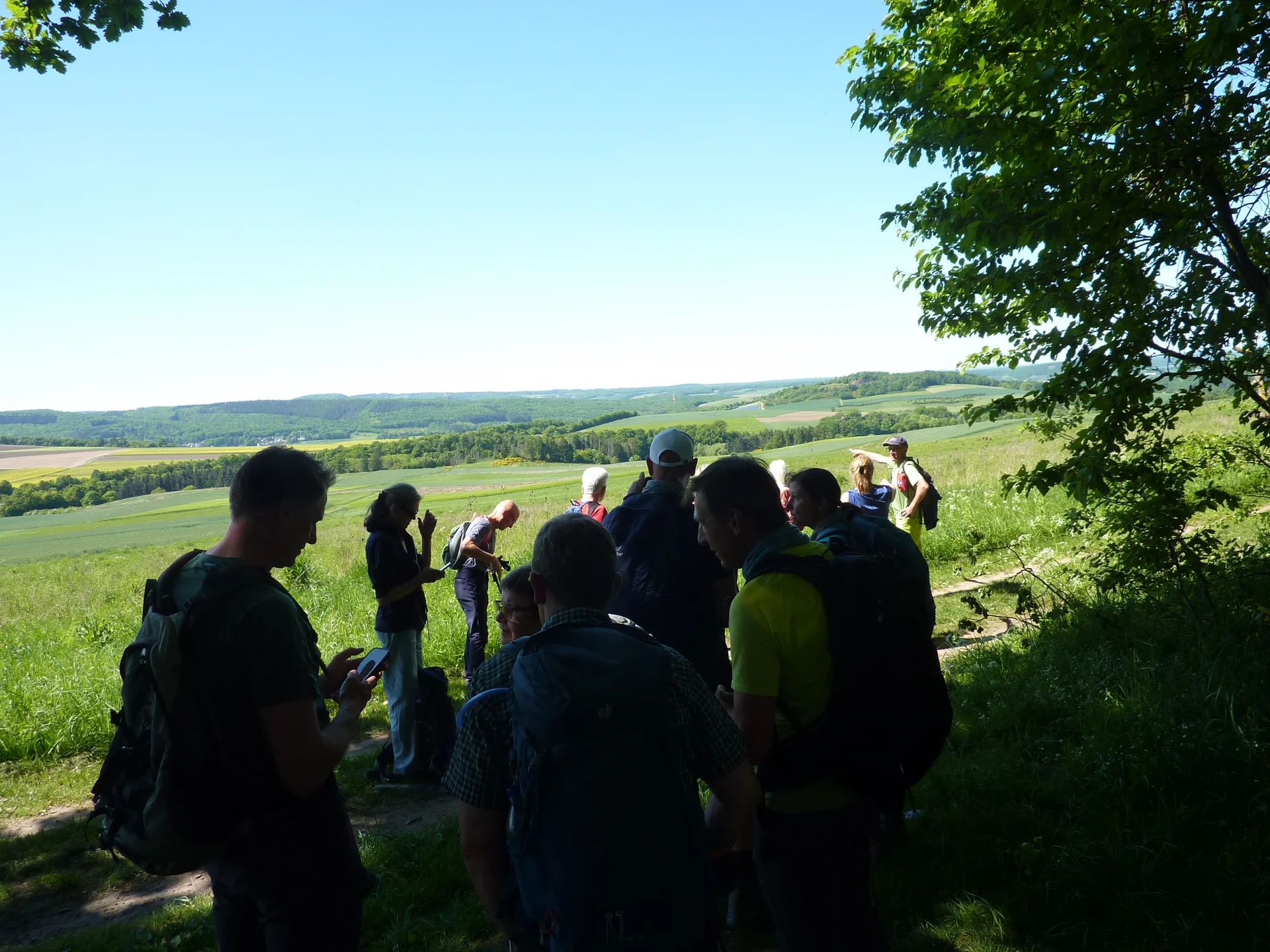 Pause mit Blick in die Landschaft | © DAV Koblenz