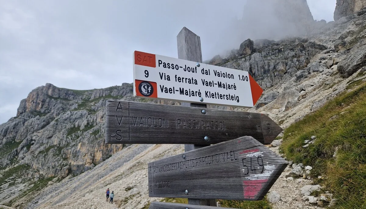 Hinweisschild zum Klettersteig auf die Rotspitze | © Uwe Henning