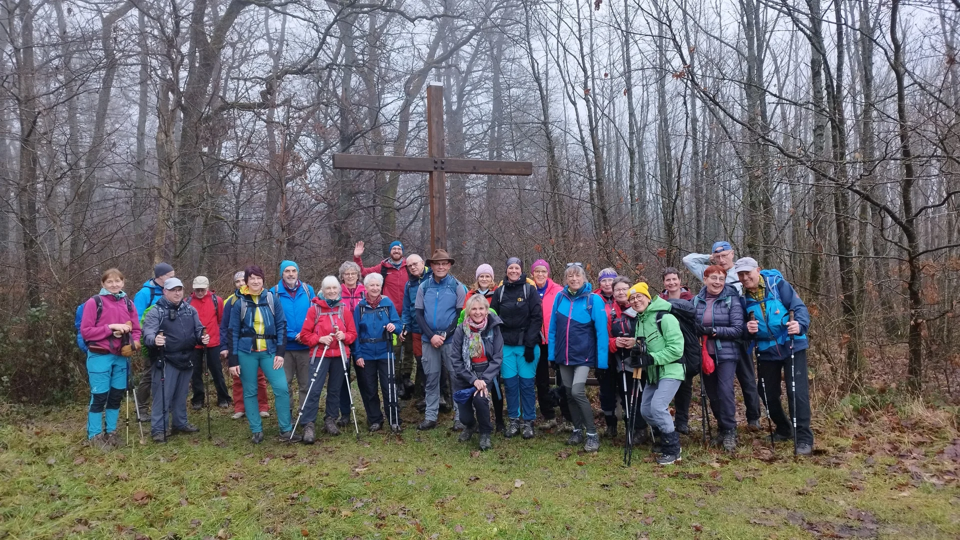 Die Gruppe am Gipfelkreuz. Von da an ging es "abwärts". | © DAV Koblenz