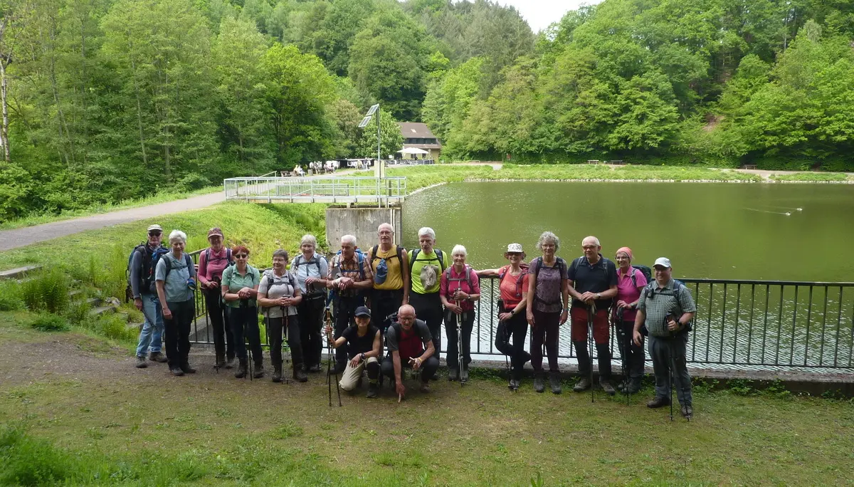 Gruppenbild an Staustufe Schwanenteich | © DAV Koblenz