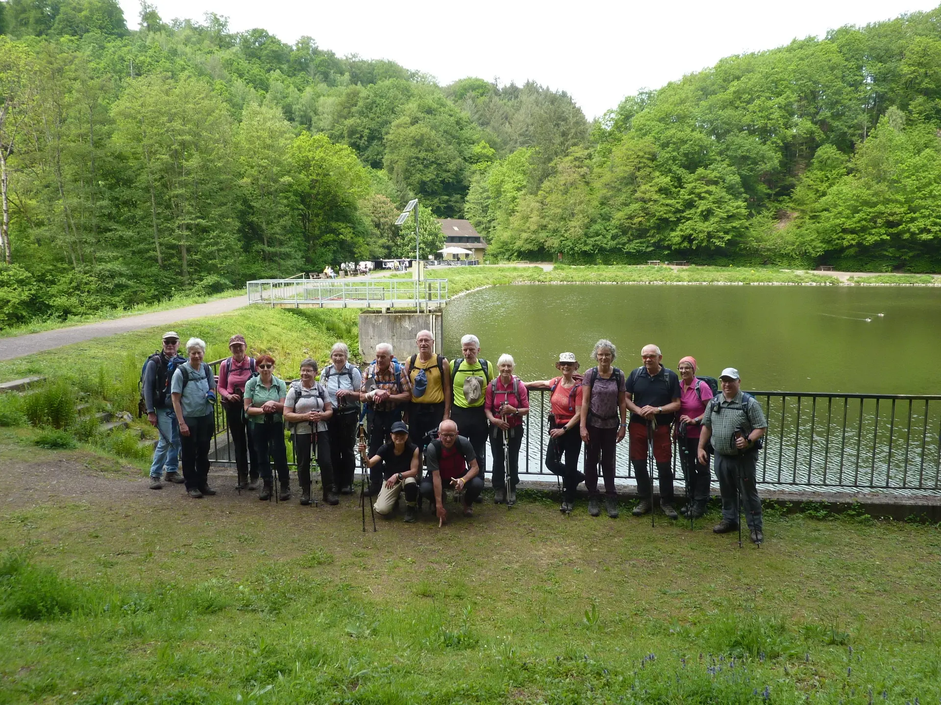 Gruppenbild an Staustufe Schwanenteich | © DAV Koblenz
