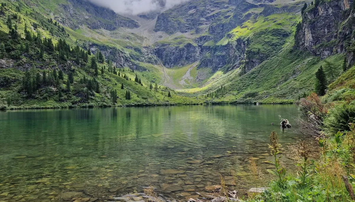 Mit Aussicht auf den klaren Bergsee | © DAV Koblenz