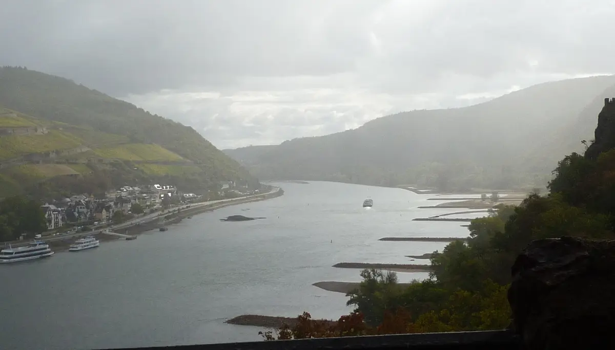 Rheinblick in Regenschauer, links Assmannshausen | © DAV Koblenz